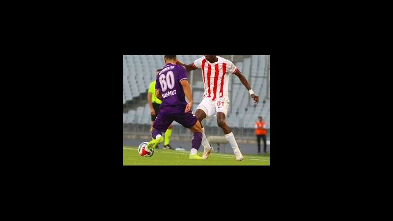 Cầu thủ của Boluspor đang dốc toàn lực để giành chiến thắng trước đối thủ Erzurumspor